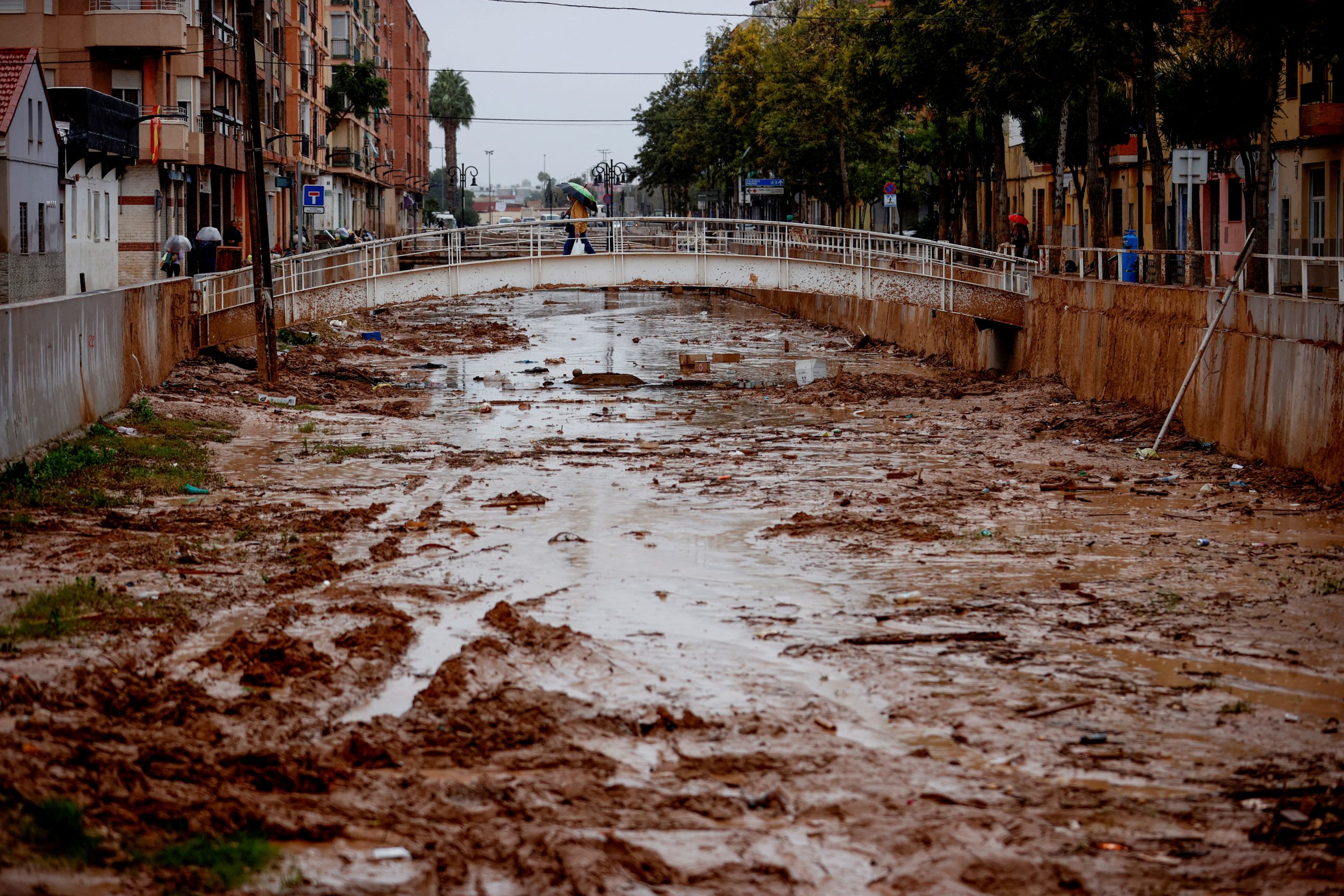 Oamenii din Valencia caută soluții după ce inundațiile devastatoare au afectat grav aproximativ 48.000 de afaceri din zonă