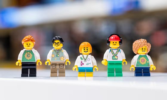 Lego lansează personaje care poartă simbolul dizabilităţilor invizibile