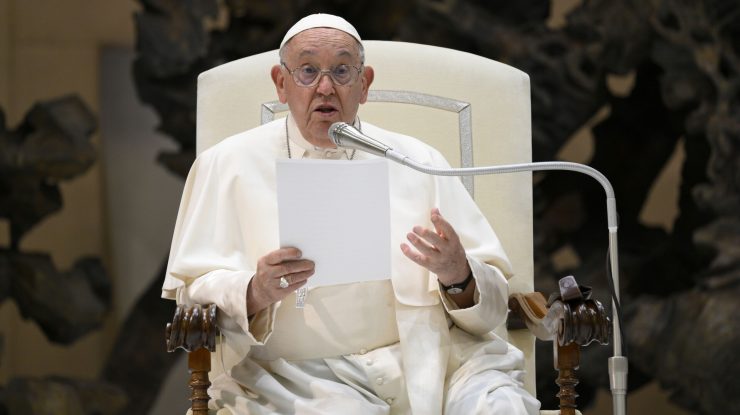 Papa Francisc face apel la încetarea focului înainte de Crăciun „pe toate fronturile de război”