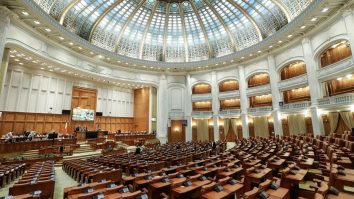 Astăzi, cei 465 de parlamentari depun jurământul. Ce se întâmplă cu negocierile pentru Guvern