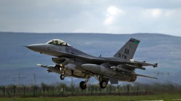 Alte trei avioane F-16, cumpărate de România, au ajuns la Câmpia Turzii