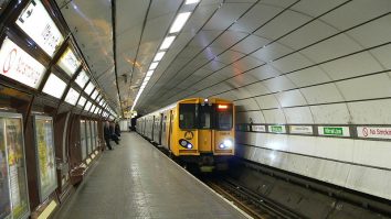 Unui englez i-au dispărut 25.000 de euro din cont după ce i-a fost furat telefonul. Hoțul a făcut și un credit de 8.000 de euro în numele victimei