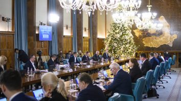 USR este dat la o parte de la guvernare. La ce se poate aștepta România în 2025 și ce înseamnă noua candidatură a lui Nicușor Dan