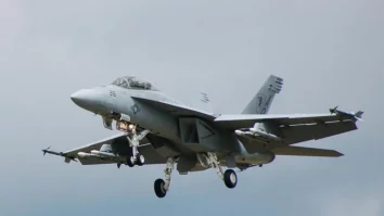 Un avion de luptă F/A-18 Hornet al Marinei SUA a fost doborât accidental de un crucișător american în Marea Roșie. Ambii piloți s-au catapultat în siguranță