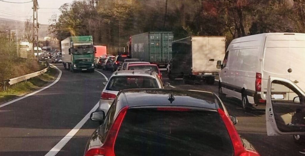 Ziua de Crăciun vine cu ploi și ninsori. La ce restricții de trafic trebuie să te aștepți dacă pleci la drum