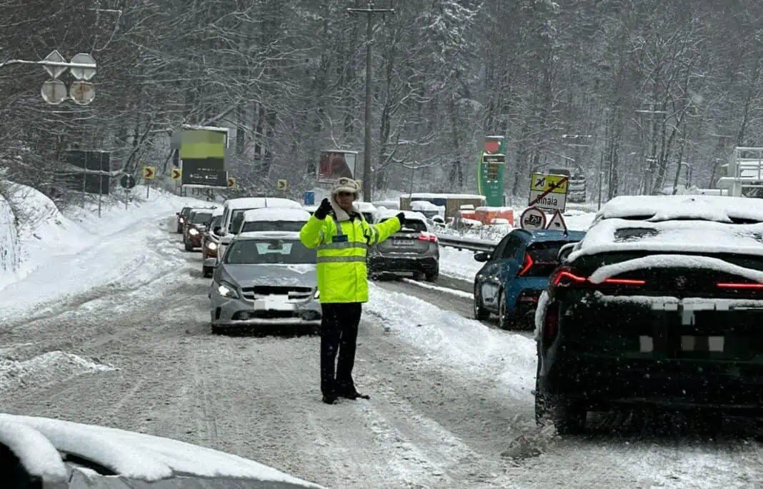 Exodus spre munte pentru Revelion: Cum să eviți capcanele traficului de sărbători pe Valea Prahovei și Oltului