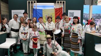 Asociația „Salva” face cadou copiilor un Crăciun românesc. Cum se bucură românii din Spania de sărbători