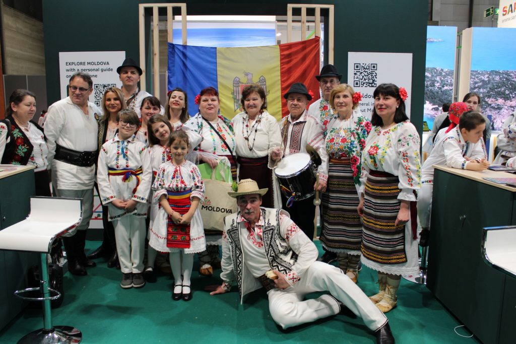 Asociația „Salva” face cadou copiilor un Crăciun românesc. Cum se bucură românii din Spania de sărbători