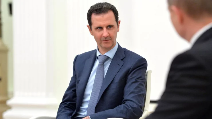 Statuile tatălui și fratelui lui Assad au fost dărâmate în orașele luate de rebeli. Președintele a părăsit Damascul duminică dimineața