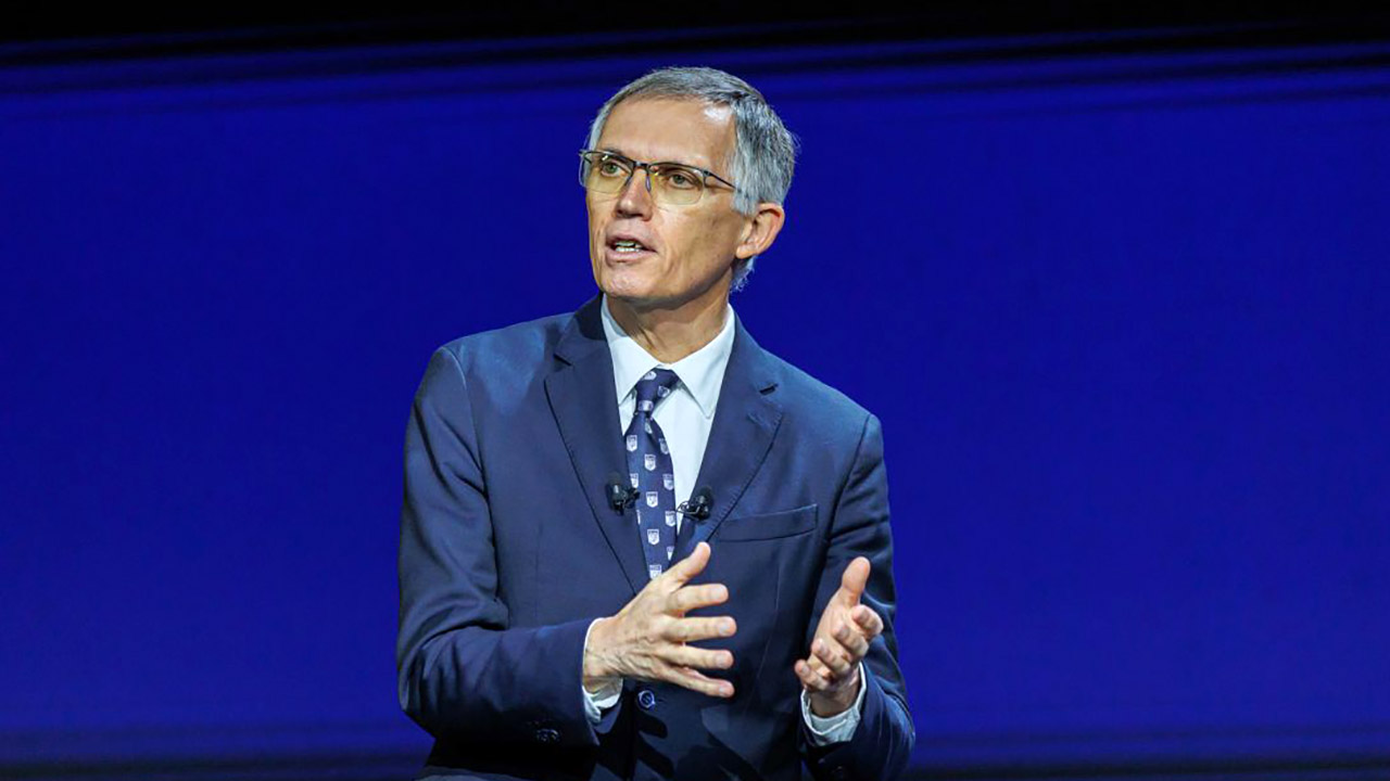 Șeful gigantului Stellantis, Carlos Tavares, a demisionat brusc. Decizia vine la două luni după un avertisment privind profitul companiei