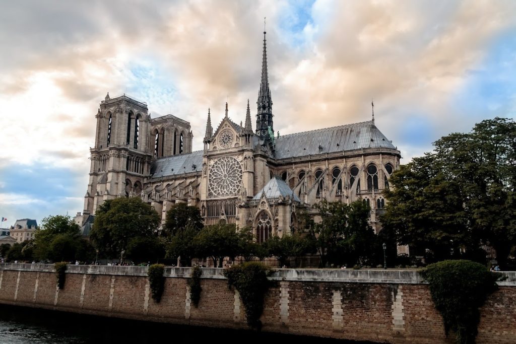 Notre-Dame de Paris se redeschide oficial! Cine va veni la ceremonia grandioasă a celebrei catedrale istorice