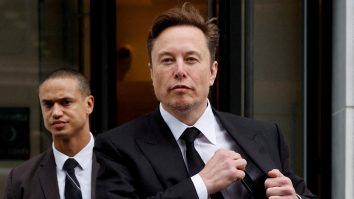 Elon Musk se confruntă cu critici dure din partea politicienilor germani, după ce și-a exprimat sprijinul pentru AfD