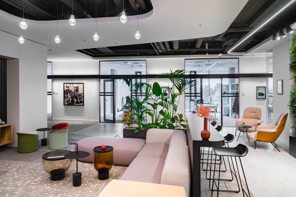 Art Set by GAEP transformă birourile într-un spațiu plin de inspirație prin arta contemporană. Ce efecte are asupra angajaților