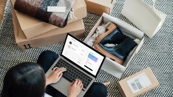 Românii preferă să cumpere online. Ce tendințe și schimbări au apărut în mentalitatea cumpărătorului