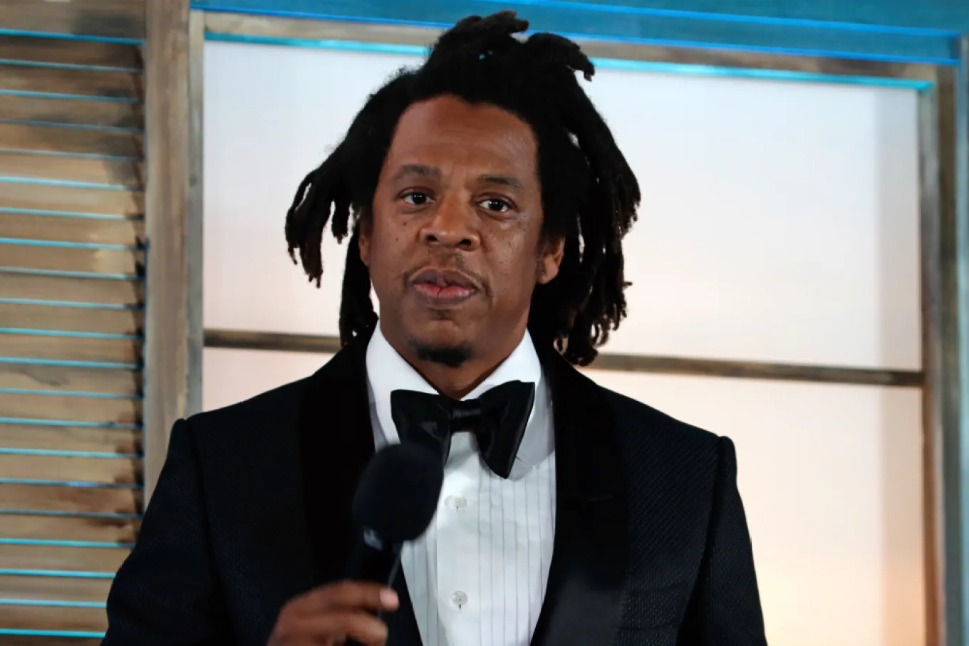 Femeia care îi acuză pe Jay-Z și Sean „Diddy” Combs de agresiune sexuală poate rămâne anonimă. „Jane Doe” a fost hărțuită când avea 13 ani