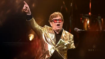 Elton John nu-și poate urmări propriul musical „The Devil Wears Prada” din cauza problemelor de vedere
