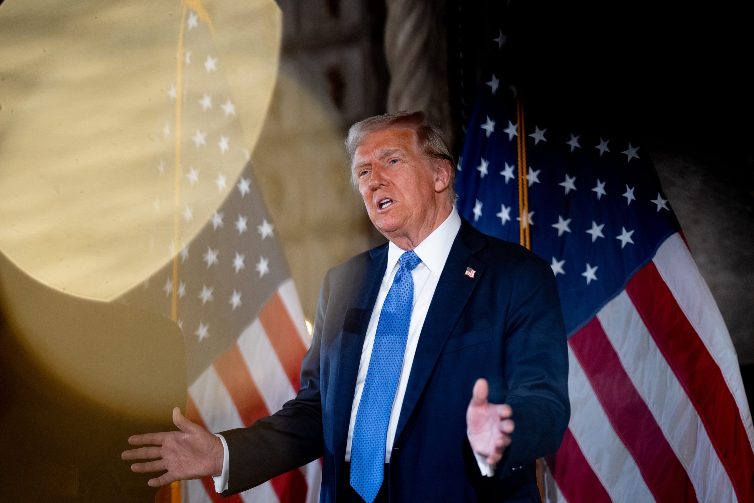 Donald Trump aliniază giganții tech ai lumii: Elon Musk se alătură cinei cu Jeff Bezos la Mar-a-Lago