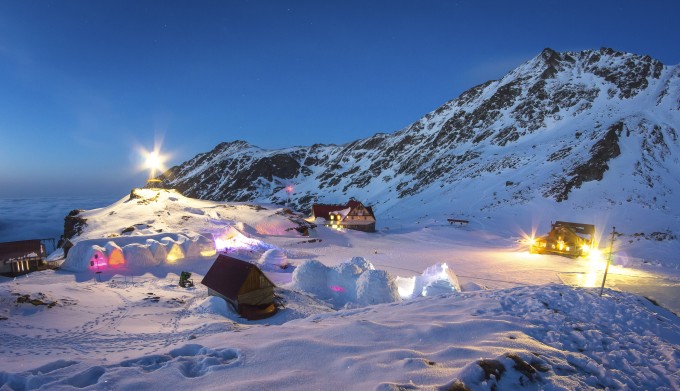 Cauți o aventură de neuitat în această iarnă? Poți vizita hotelurile de gheață din Suedia, Japonia sau din România