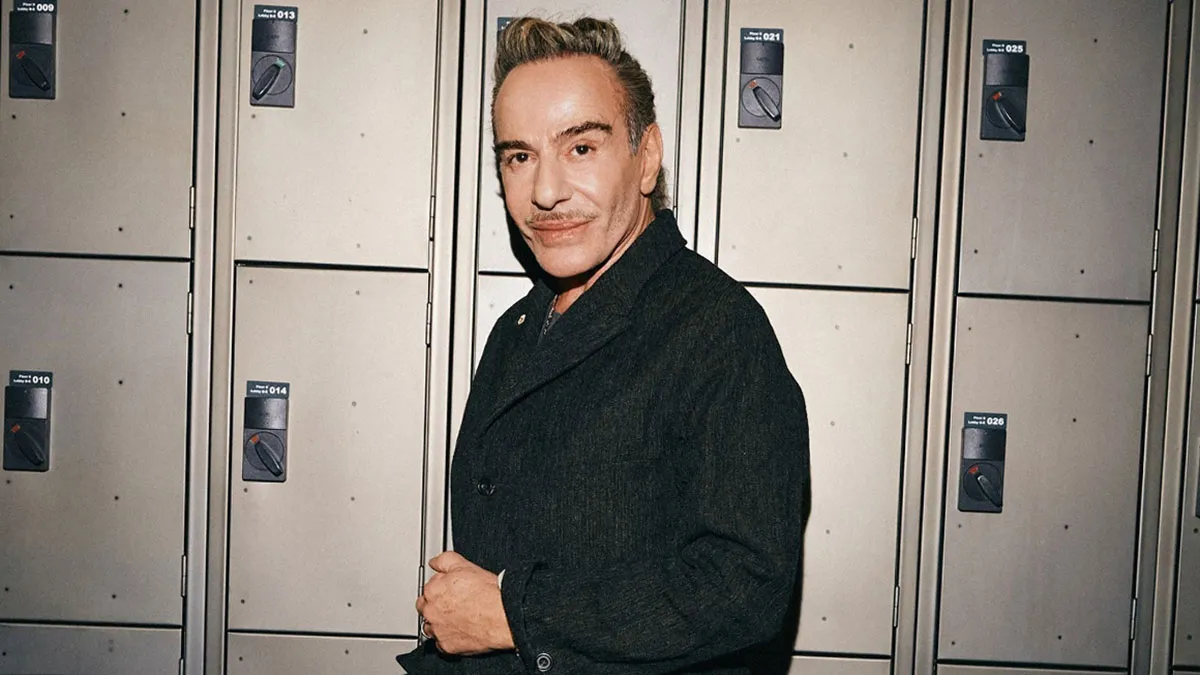 John Galliano și-a anunțat plecarea de la casa de modă Maison Margiela, după 10 ani. Ce evenimente memorabile a marcat designerul