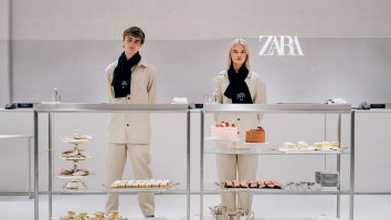 Cum ar fi să îți servești cafeaua direct de unde faci shopping? Marile magazine vin cu o nouă inițiativă