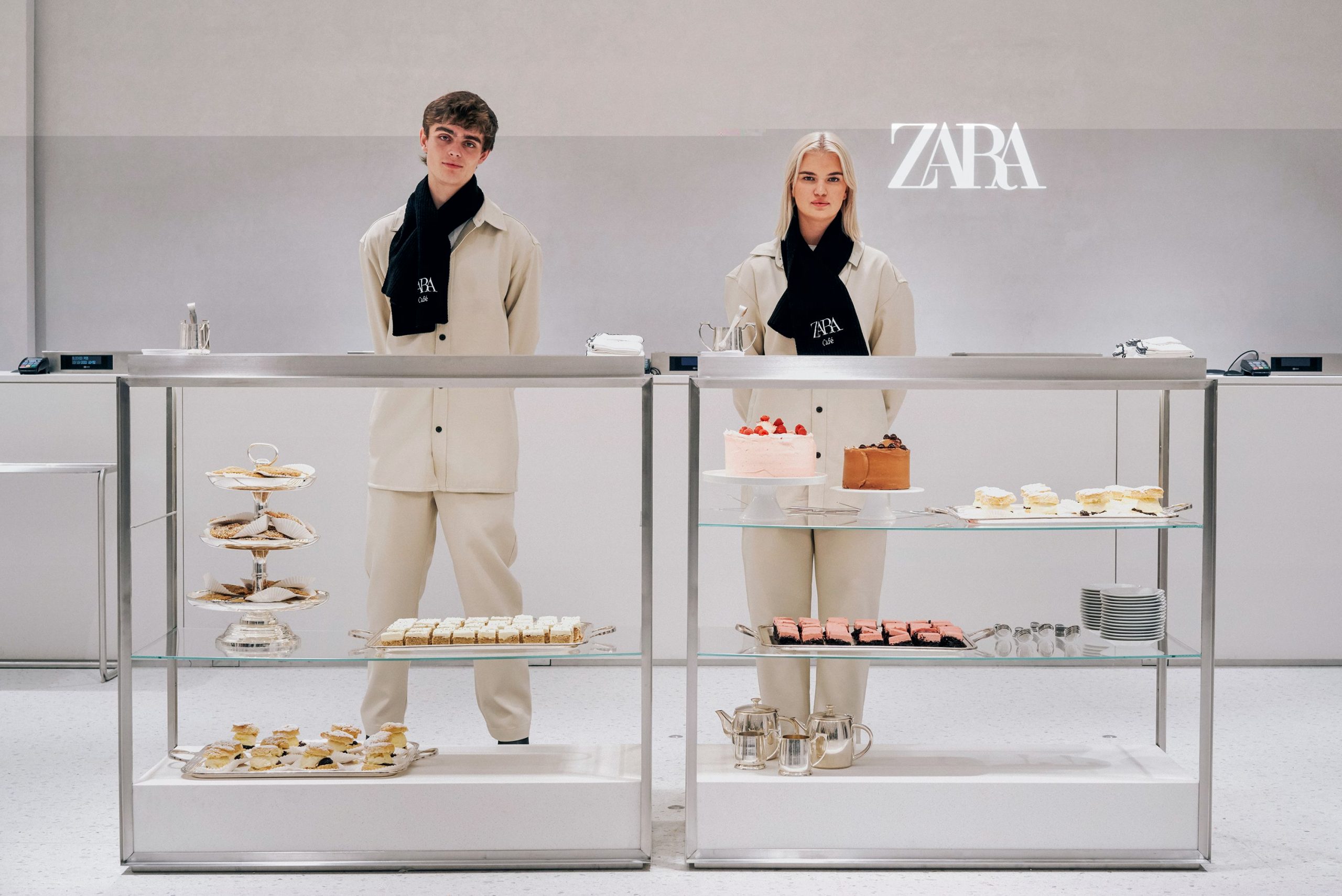 Cum ar fi să îți servești cafeaua direct de unde faci shopping? Marile magazine vin cu o nouă inițiativă