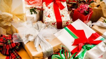 Un curier Amazon a abandonat toate pachetele într-o pădure, înainte de Crăciun. De ce a recurs făptașul la acest gest