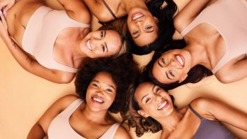 Microfeminismul câștigă popularitate pe TikTok. Ce reprezintă această tendință