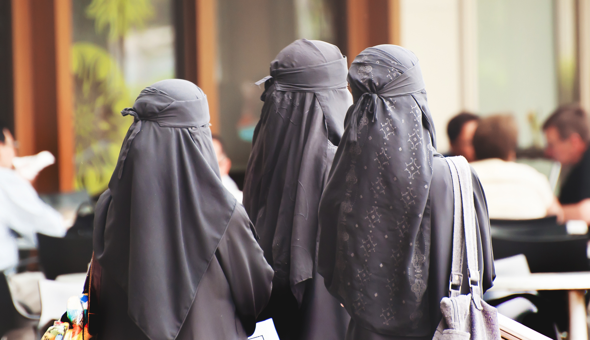 Iranul impune un nou set de „legi ale moralității”. Ce pedepse pot primi femeile care nu le respectă