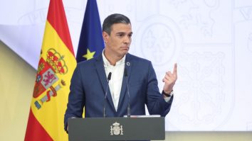 Guvernul Sánchez vrea să combată dezinformarea. Ce presupune noua lege dată în Spania