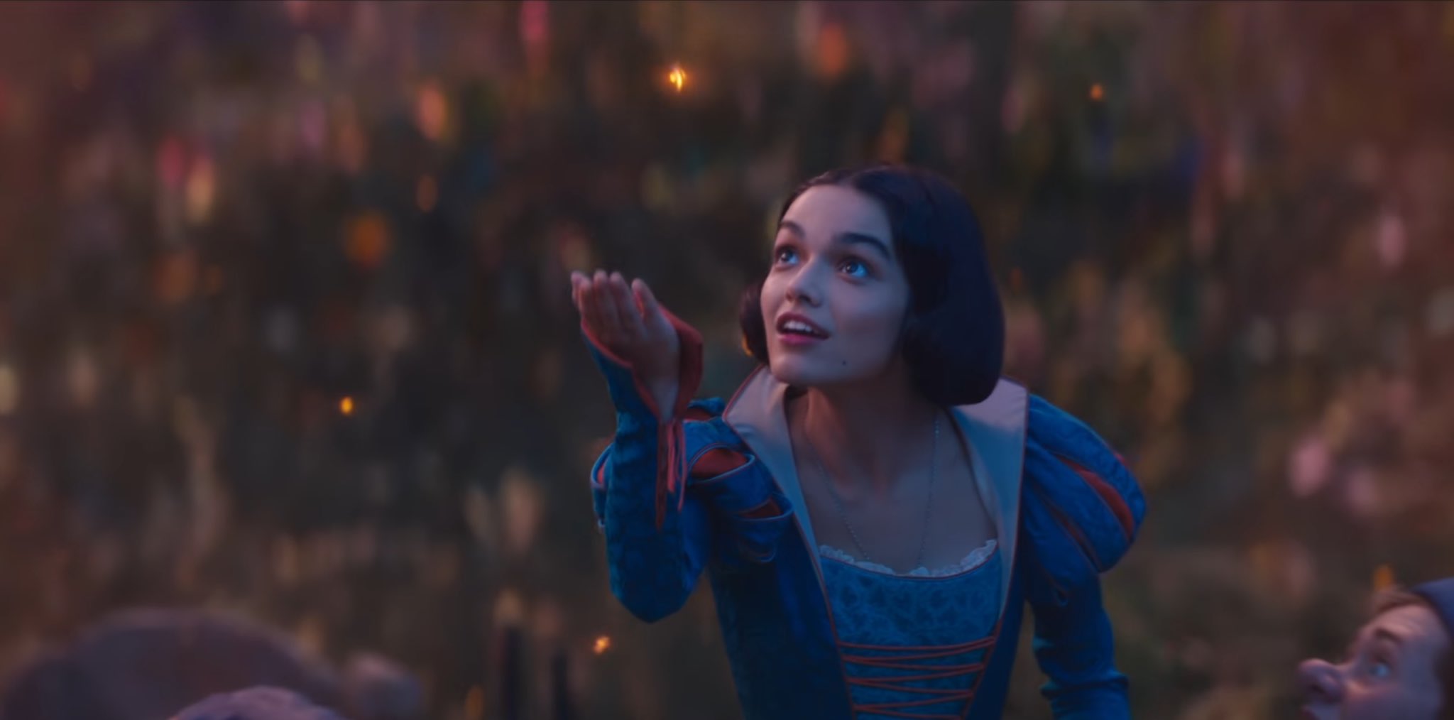 Noul trailer pentru remake-ul live-action Disney al filmului „Albă ca Zăpada” a fost lansat oficial. Când apare pelicula în cinematografe