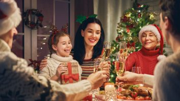 Fizionomia oamenilor influențează starea de spirit la masa de Crăciun. Fizionomist: „Fiecare dintre noi percepe sărbătoarea în funcție de tiparul său emoțional”