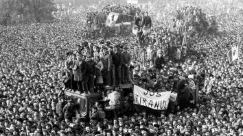 Pe 22 decembrie Revoluția ajungea la București. Ce evenimente au marcat noaptea din 21 spre 22 decembrie