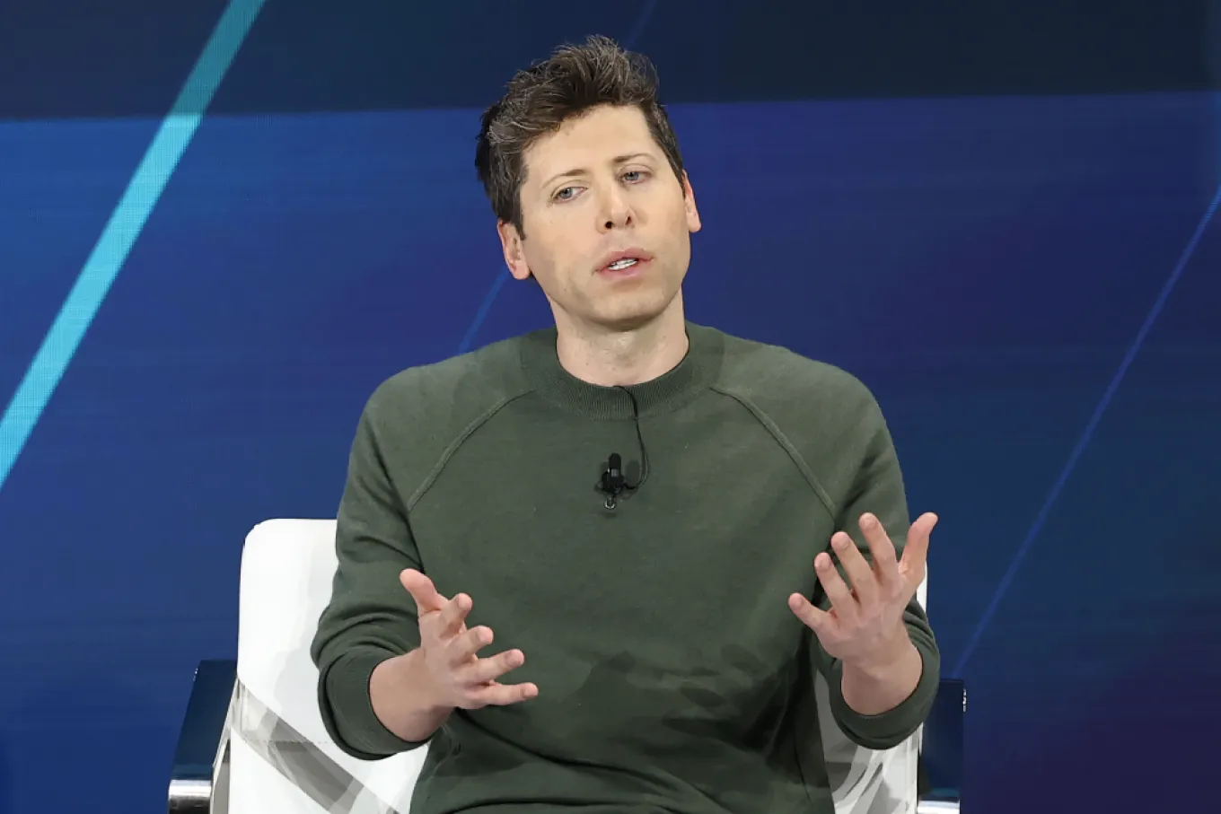 Sam Altman anticipează că evoluțiile viitoare în A.I. vor fi mai perturbatoare decât se așteaptă oamenii. CEO-ul spune că industria are nevoie de „noi modele economice”