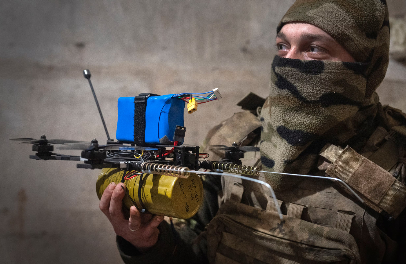 Kiev atacă pentru prima dată pozițiile rusești folosind doar drone FPV terestre