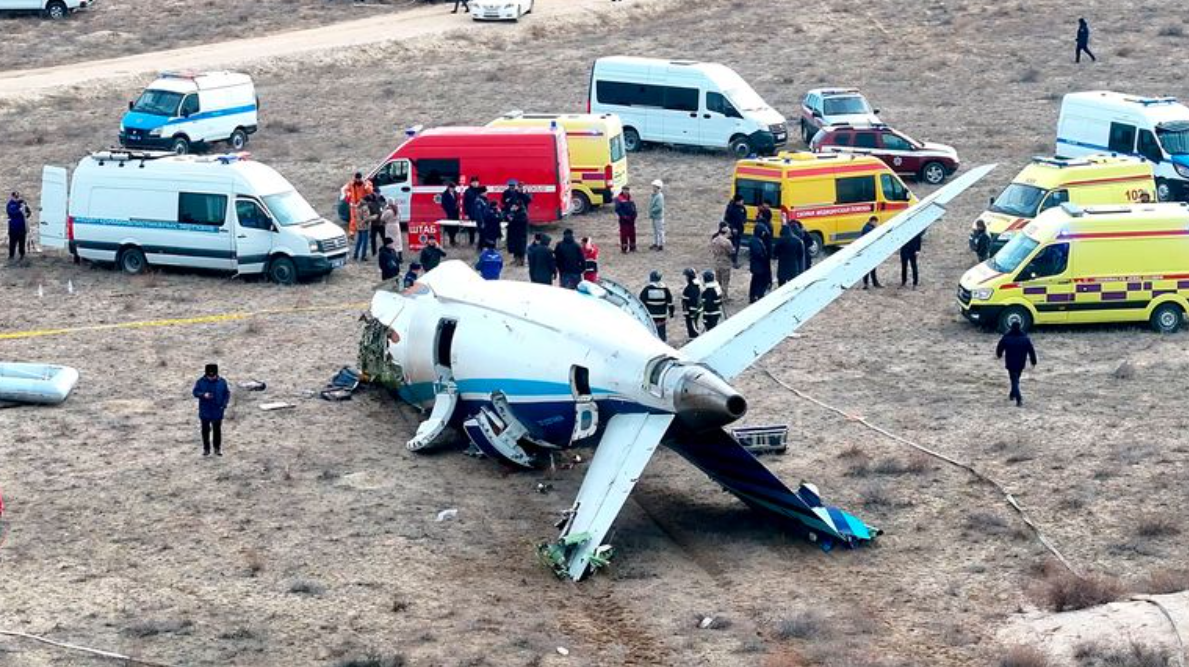 Avion doborât de Rusia sau un simplu accident? Care sunt teoriile contradictorii din spatele tragediei aviatice de Crăciun din Kazahstan