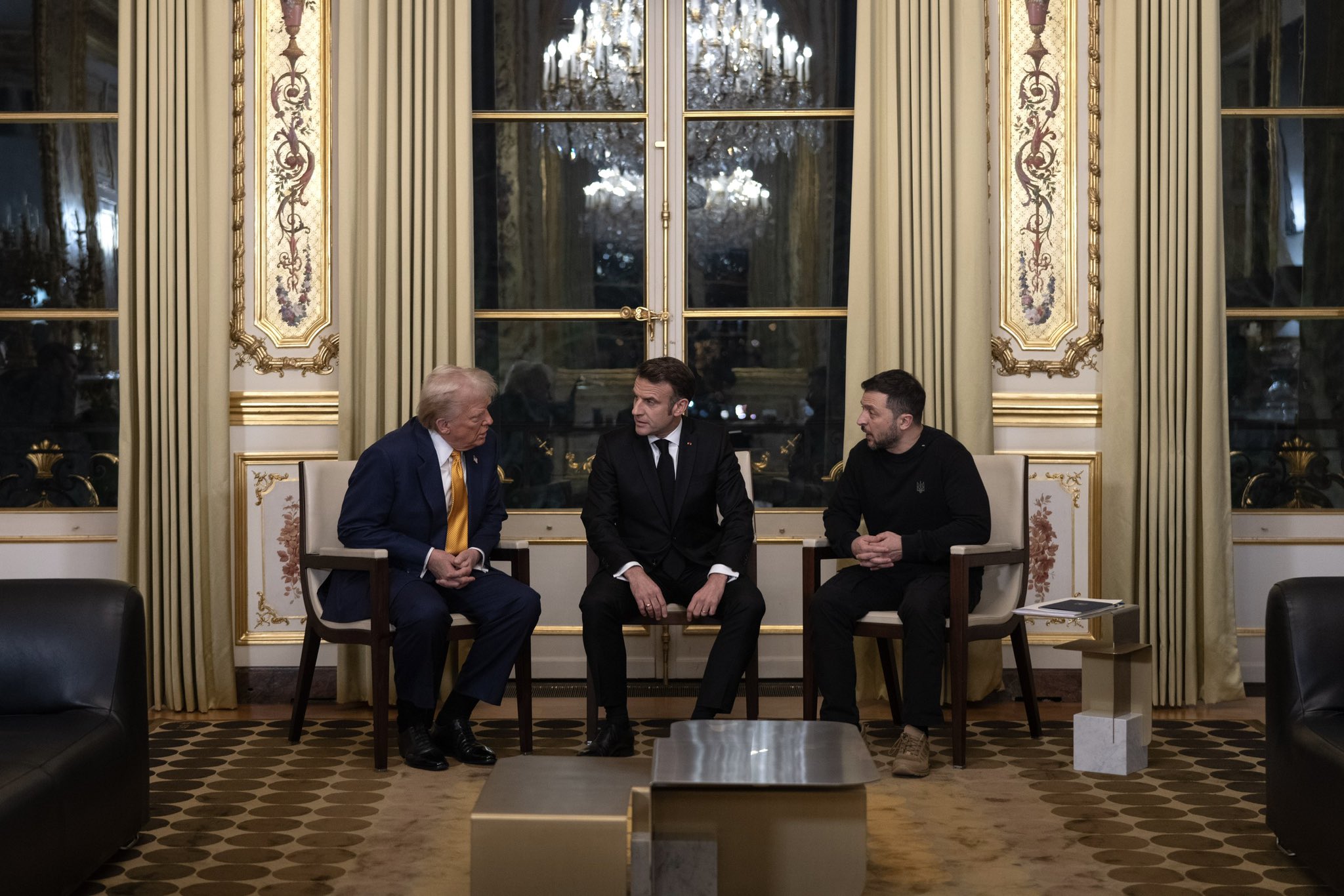 Trump vrea trupe europene în Ucraina. Apar noi detalii despre întâlnirea dintre Zelenski, Macron și Trump de la Paris
