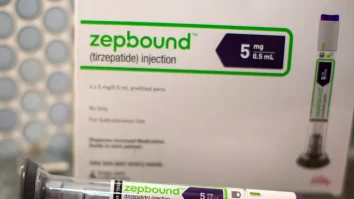 FDA aprobă medicamentul de slăbit Zepbound pentru a trata apneea în somn. Utilizatorii trebuie să își reducă aportul de calorii