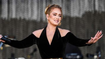 Adele este acuzată de plagiat. Un judecător brazilian cere retragerea melodiei „Million Years Ago”