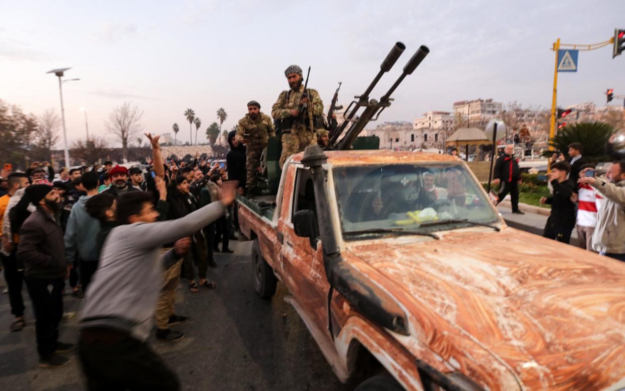 Avansul rebelilor amenință bazele rusești din Siria. Regimul lui Bashar al-Assad s-ar putea prăbuși