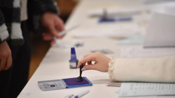Aproape 9 milioane și jumătate de români au votat la alegerile Parlamentare. PSD, PNL, USR și UDMR pot face majoritate în Parlament