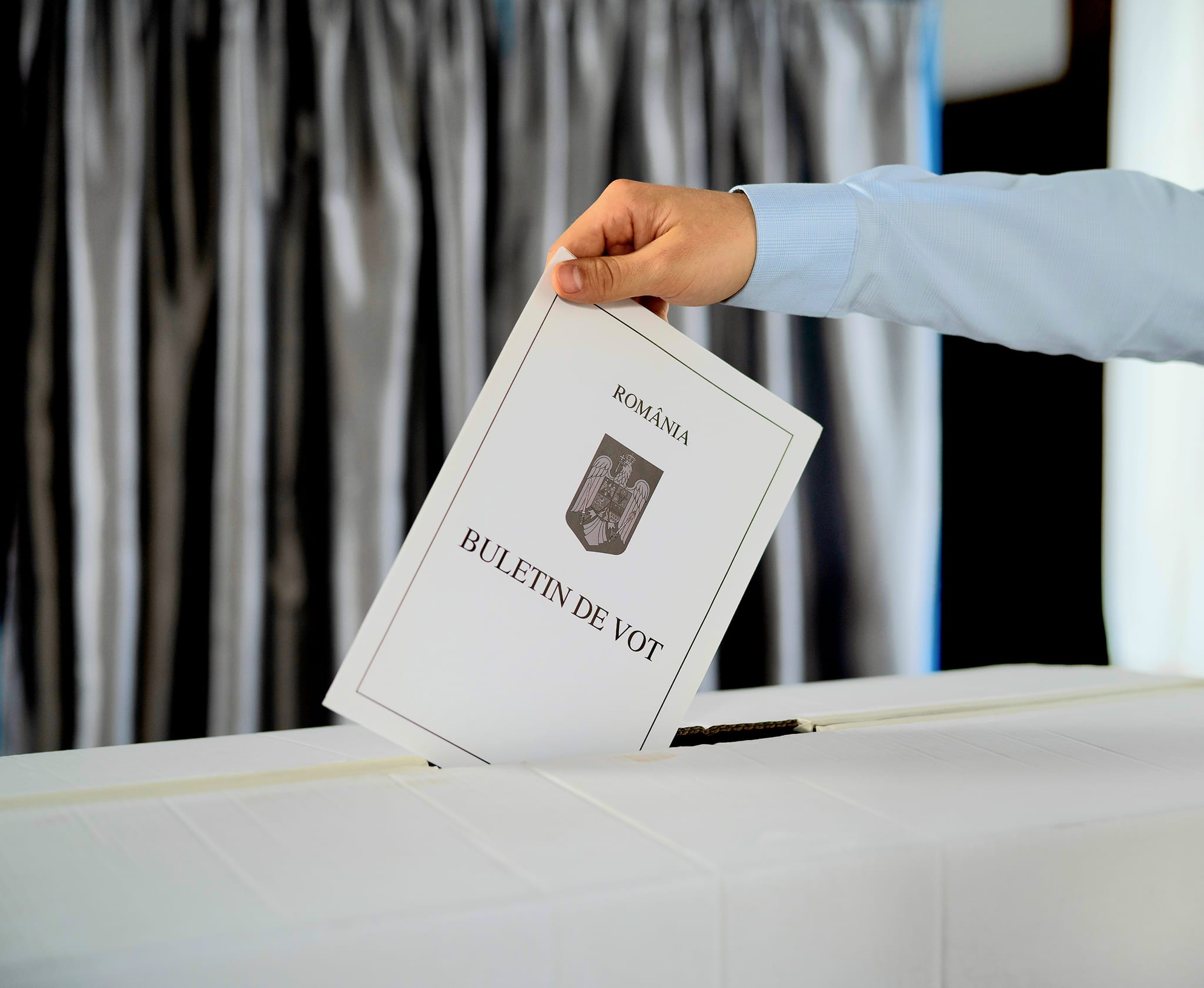 PSD a câștigat detașat primul loc la alegerile parlamentare. Analist politic: „E tot mai clar că partidul lui Marcel Ciolacu o va sprijini pe Elena Lasconi”