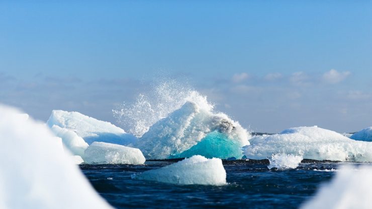 STUDIU. Aproape toată gheața marină din Arctica s-ar putea topi până în vara anului 2027