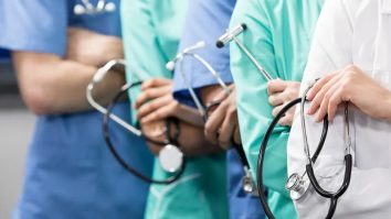 Colegiul Medicilor din România a dat în judecată CNAS. Ce solicitări are CMR