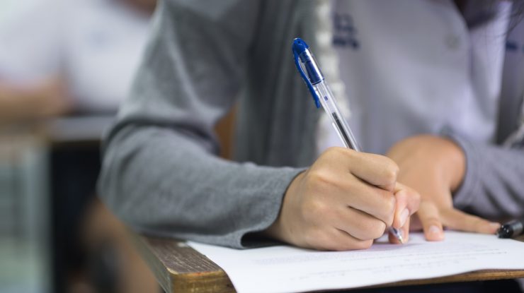 Înscrierile la Bacalaureat: Elevii sunt nevoiți să semneze în fals că sunt absolvenți de liceu