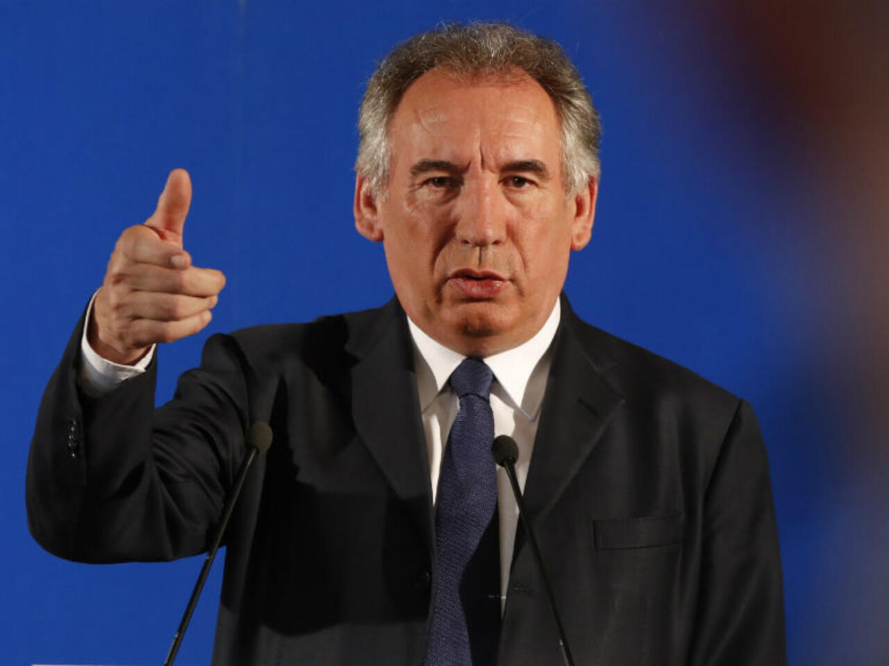 Macron îl numește pe François Bayrou. Cine este acesta și la ce se poate aștepta Franța pe mai departe