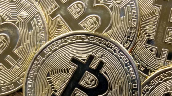 Bitcoin depășește 100.000 de dolari. Optimismul legat de administrația Trump impulsionează criptomonedele