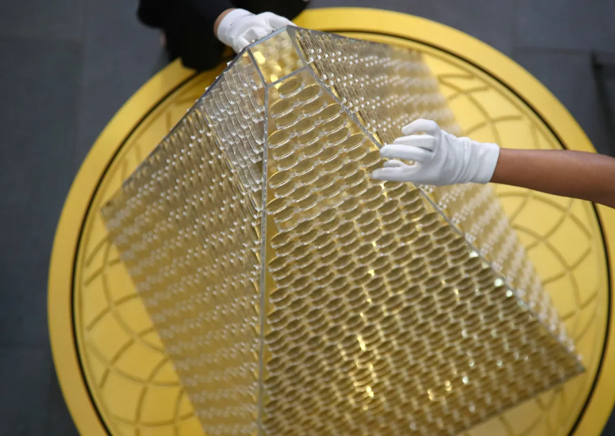 Germania prezintă „cel mai scump” brad de Crăciun din Europa. Făcut din aur, acesta costă 5,3 milioane de euro