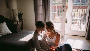 Vreți să fiți bine împreună? Locuiți separat. Ce arată un nou studiu despre partenerii care nu stau în aceeași casă