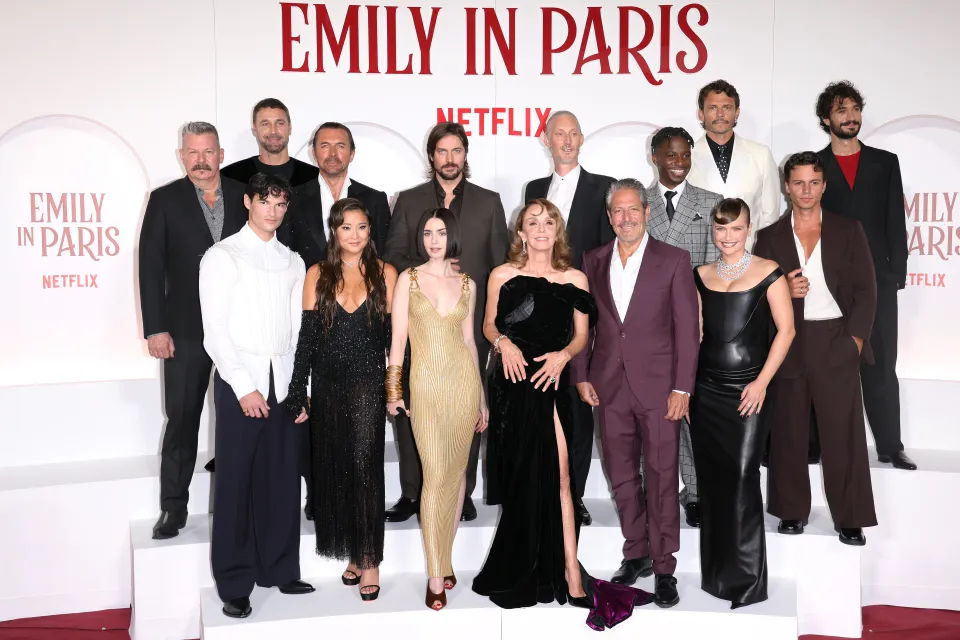 „Emily in Paris” organizeză un turneu spectaculos în 25 de orașe din SUA. Ce experiențe inedite poți trăi în universul fascinant al serialului