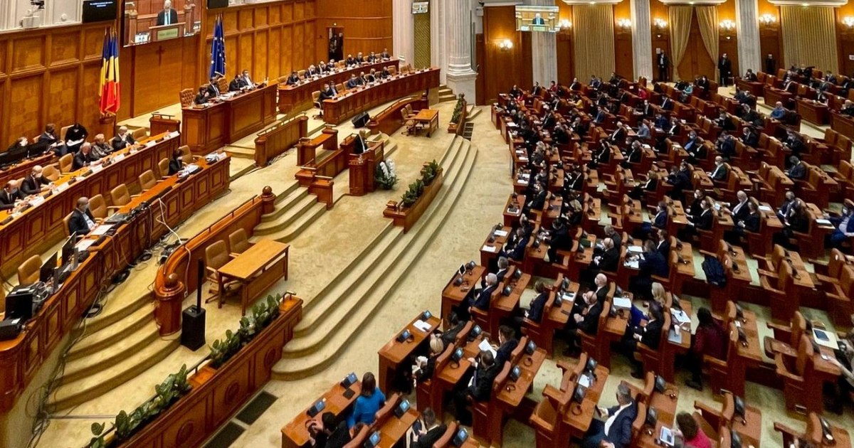 Liderii partidelor se reunesc ca să discute cum va arăta noul guvern. Social democrații ar vrea ca Ciolacu să rămână premier